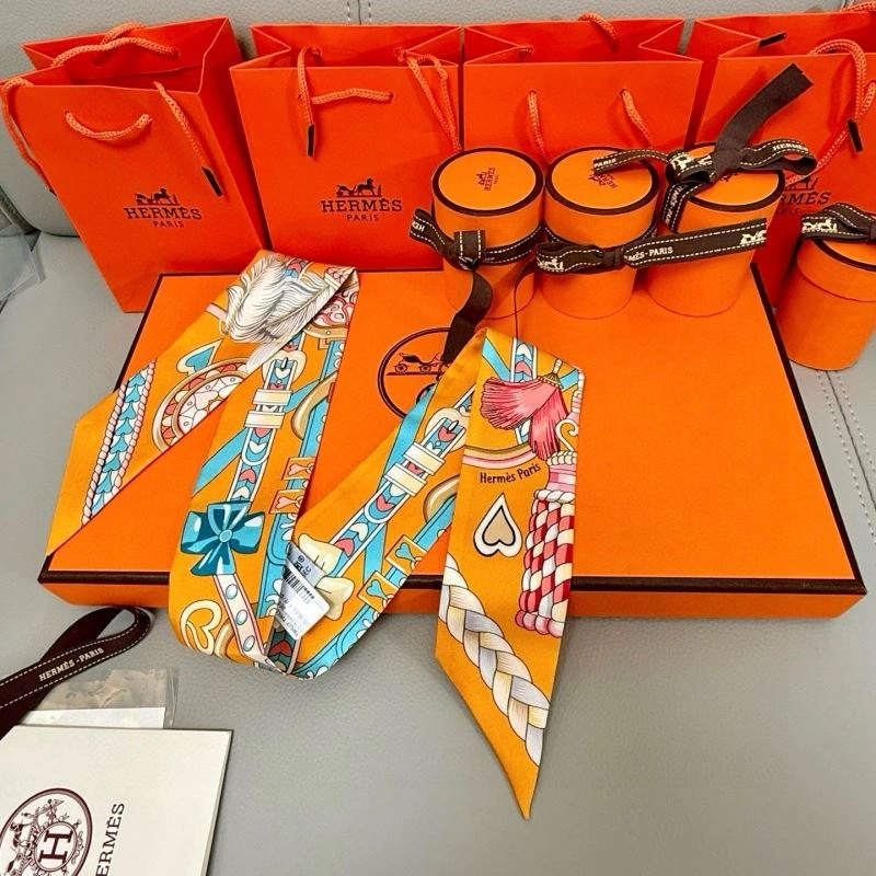 Seasonal Hermes Silk 272139