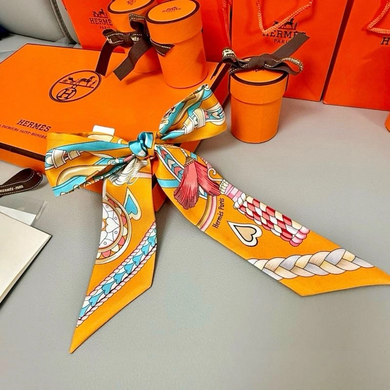 Seasonal Hermes Silk 272139