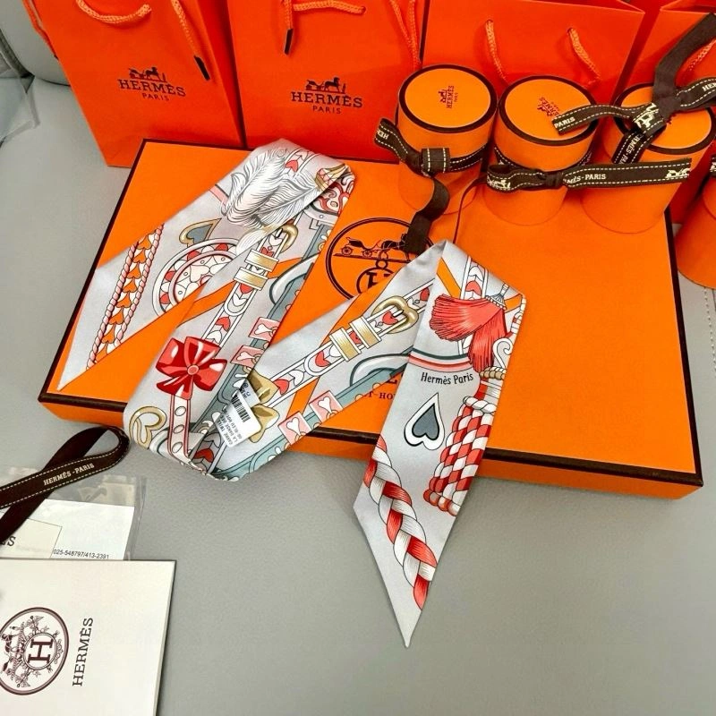 Youthful Hermes Silk 272135