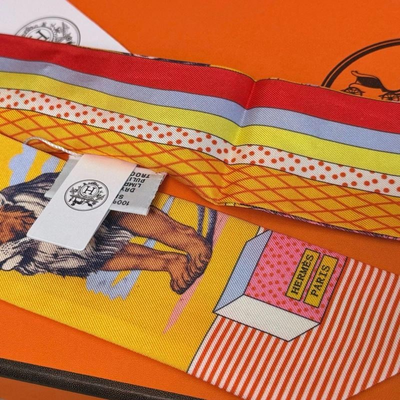Compact Hermes Silk 272114