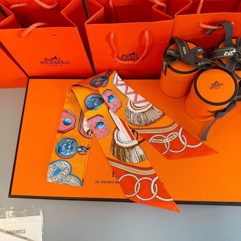Trendsetting Hermes Silk 272101
