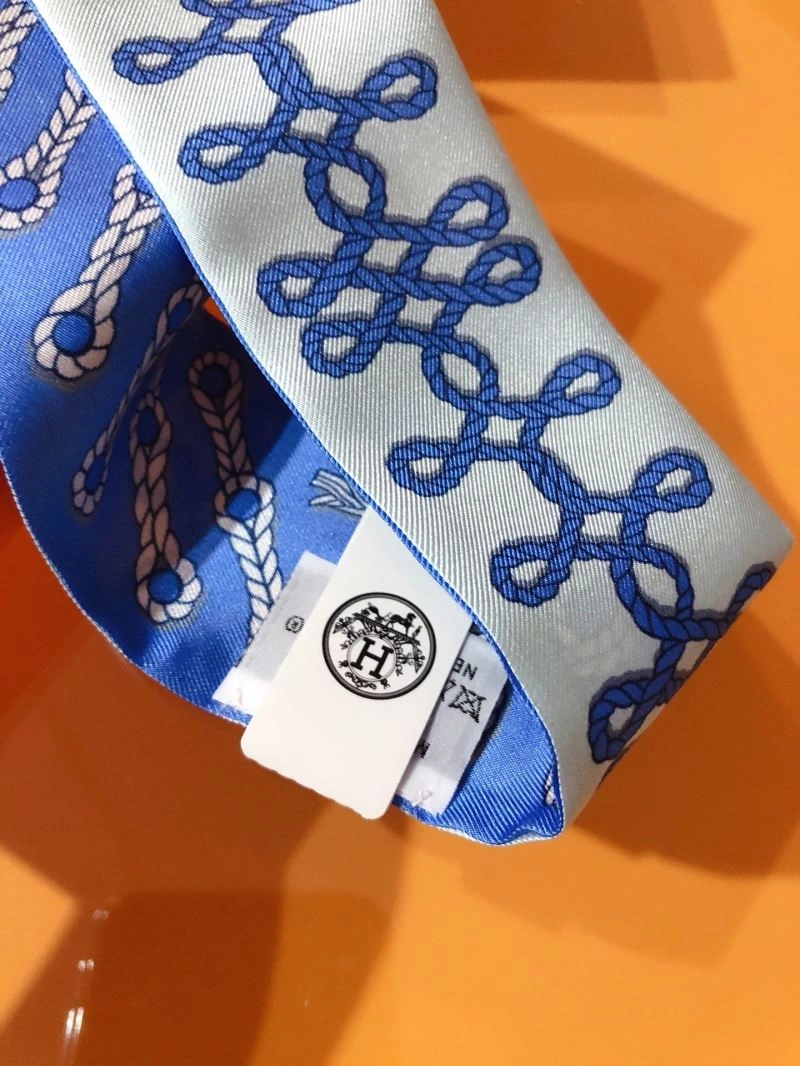 Seasonal Hermes Silk 272463