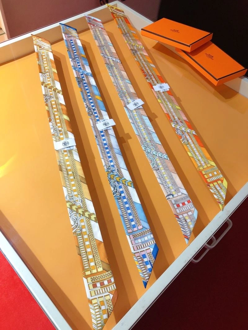 Neat Hermes Silk 272887