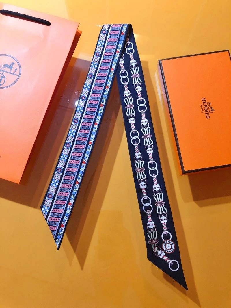 Minimalist Hermes Silk 272721
