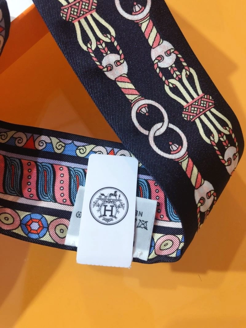 Minimalist Hermes Silk 272721