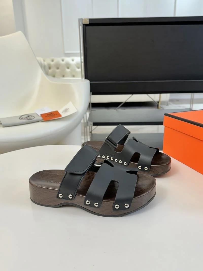 WellDesigned Hermes Slippers 26696
