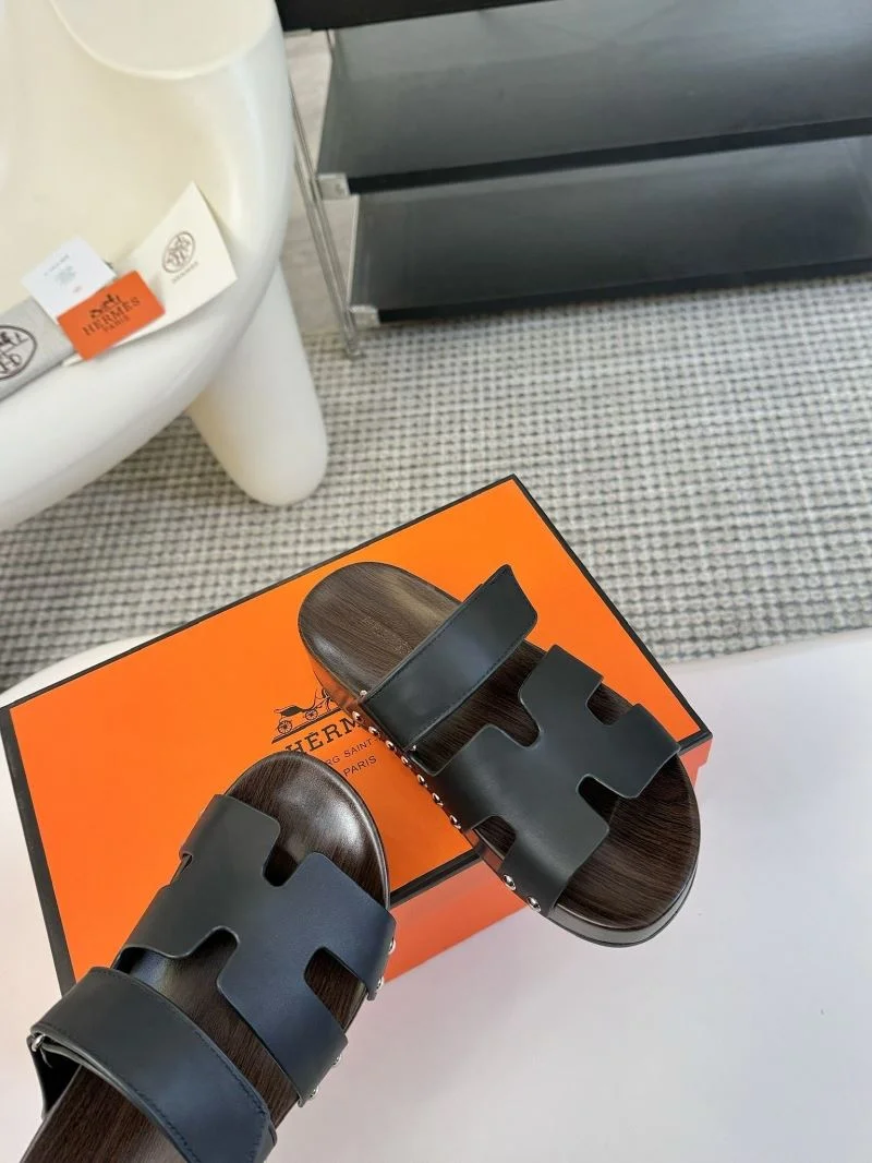 WellDesigned Hermes Slippers 26696