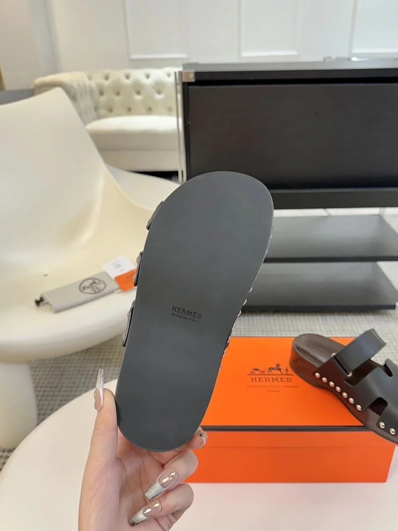 WellDesigned Hermes Slippers 26696
