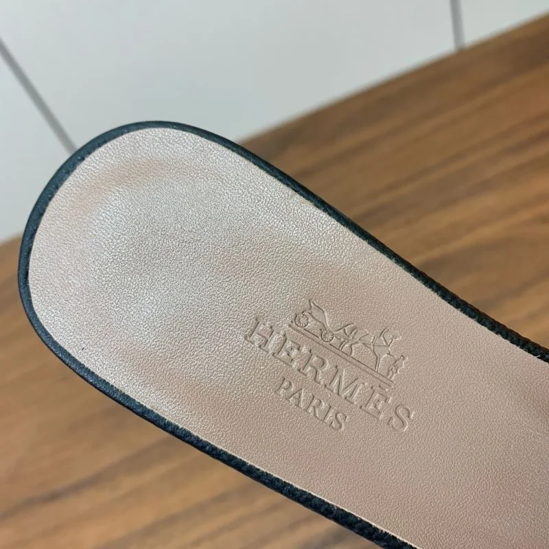 RelaxedFit Hermes Slippers 27502