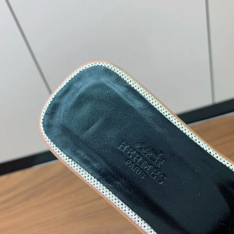 Versatile Hermes Slippers 27466