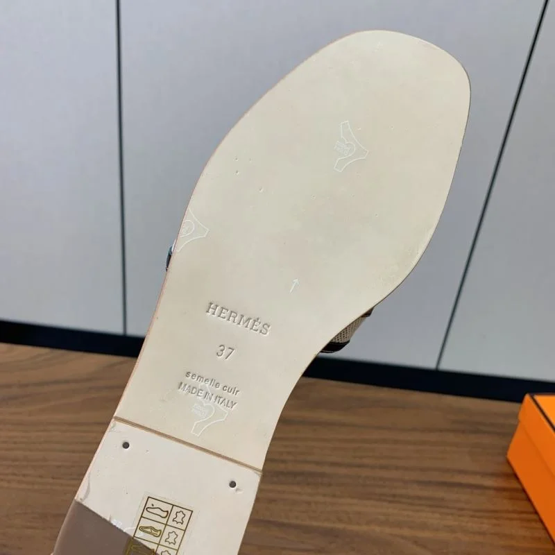 Versatile Hermes Slippers 27466