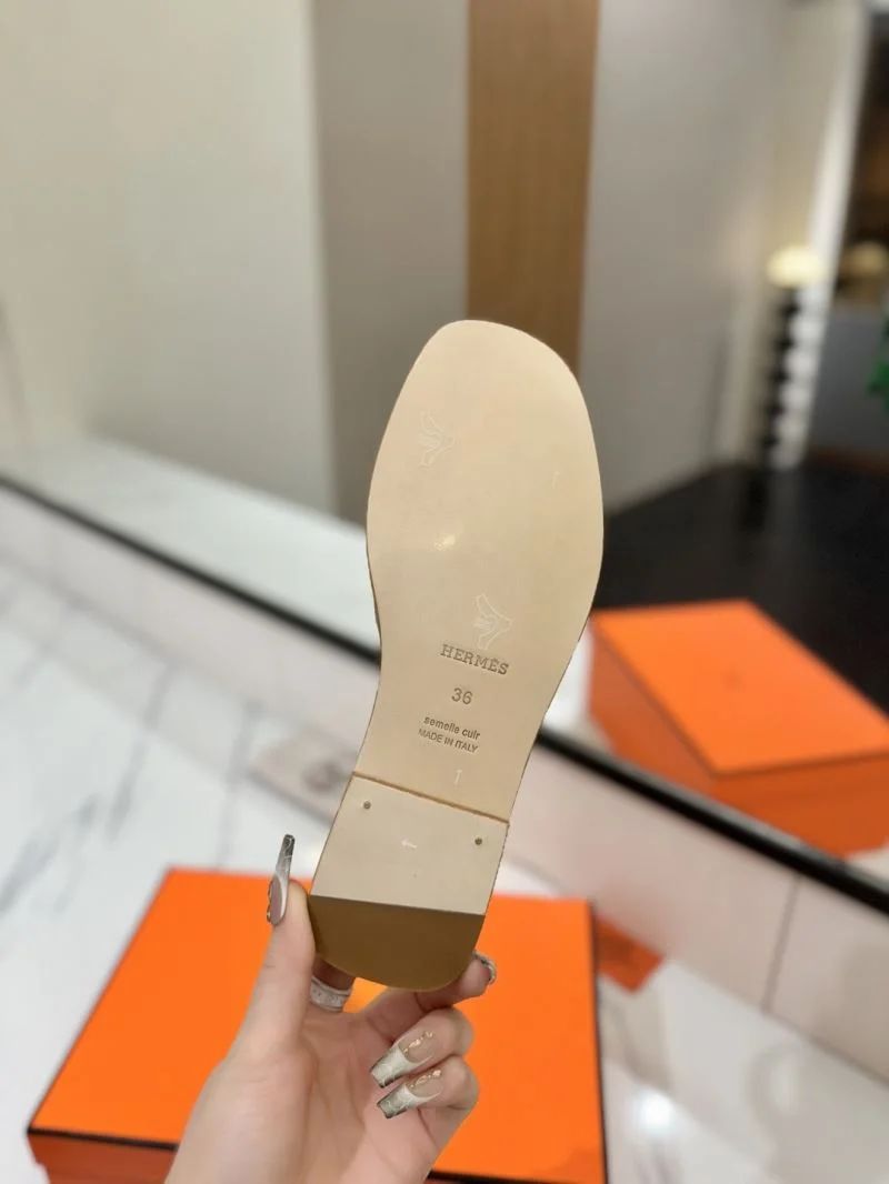 Minimalist Hermes Slippers 27439