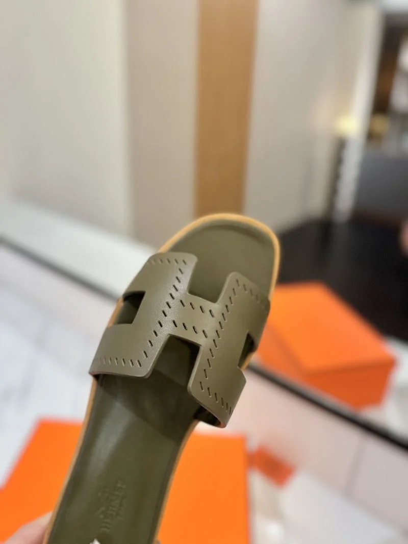 Sleek Hermes Slippers 27434