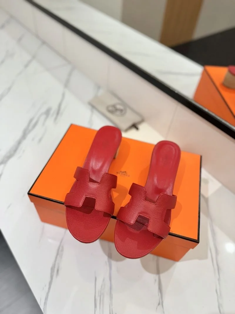 WellDesigned Hermes Slippers 27384