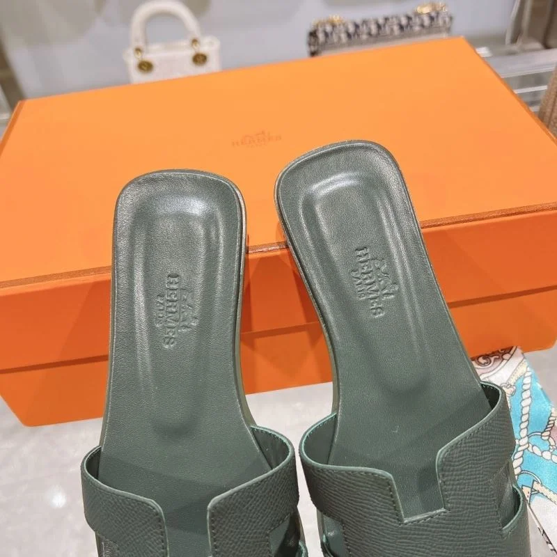 Resilient Hermes Slippers 28370