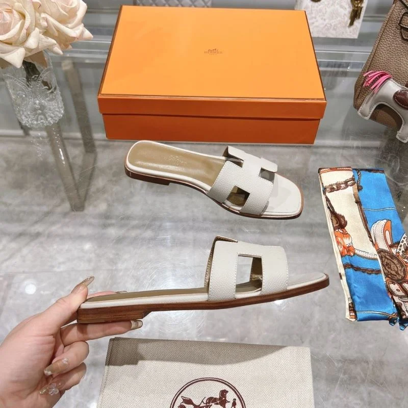 Vibrant Hermes Slippers 28179