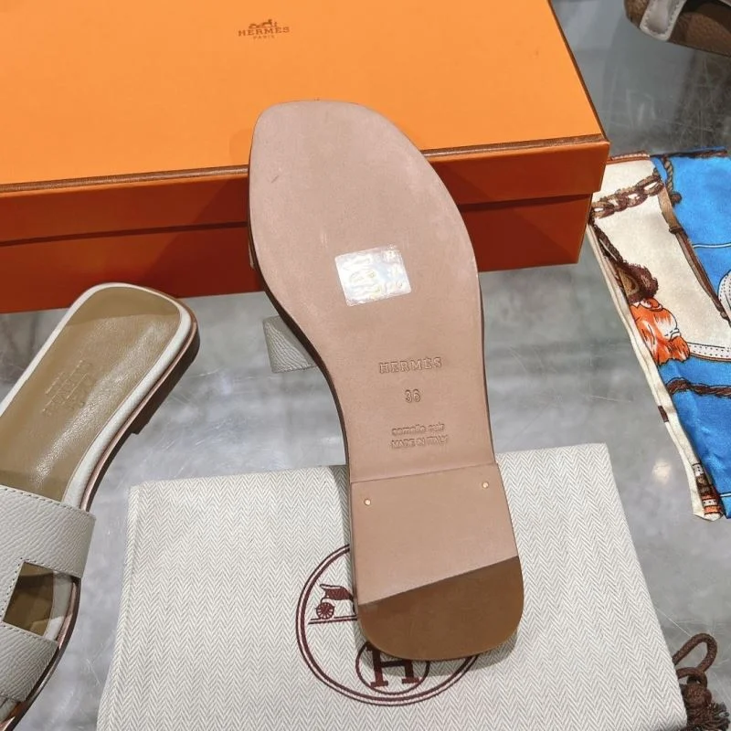 Vibrant Hermes Slippers 28179