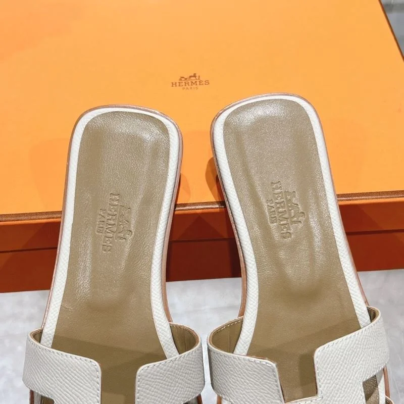 Vibrant Hermes Slippers 28179