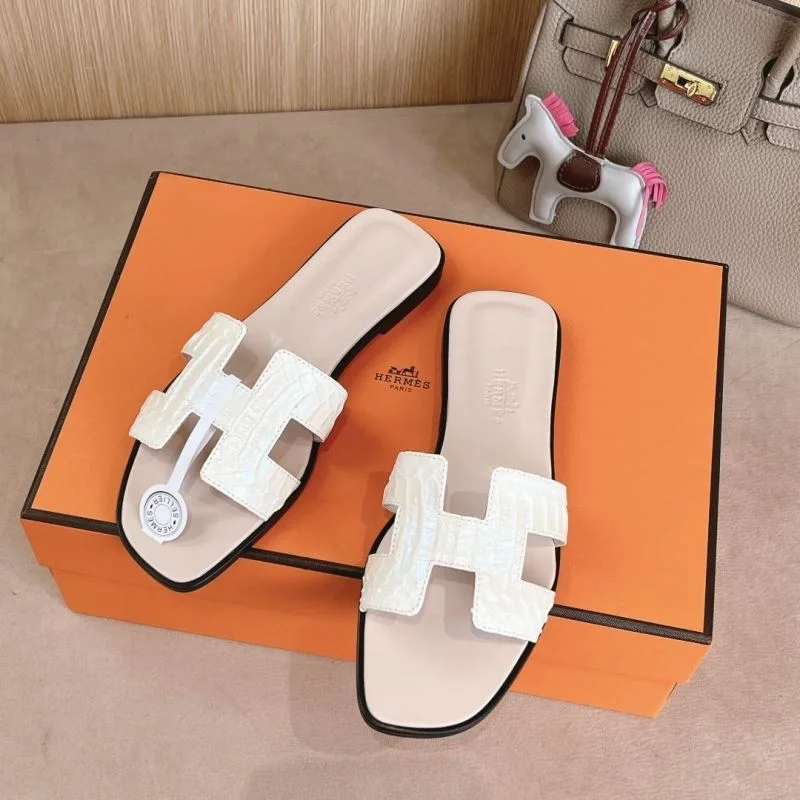 Hermes Slippers WeatherProof 28095