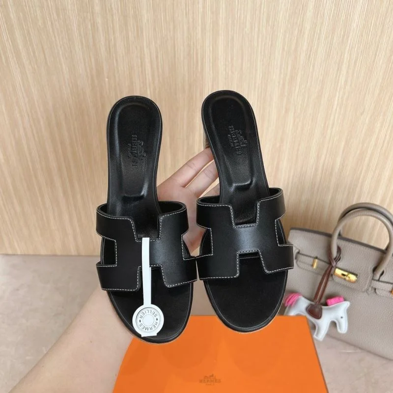 WellDesigned Hermes Slippers 28043