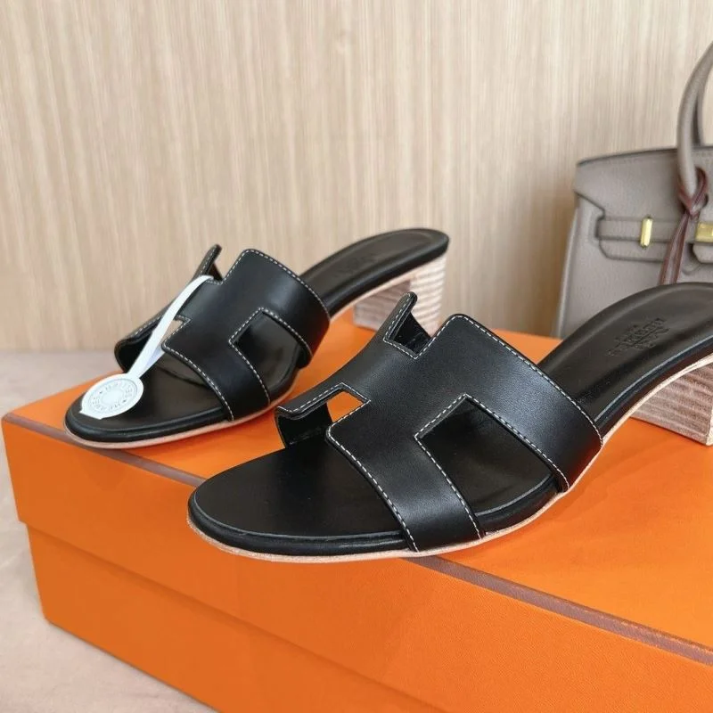 WellDesigned Hermes Slippers 28043