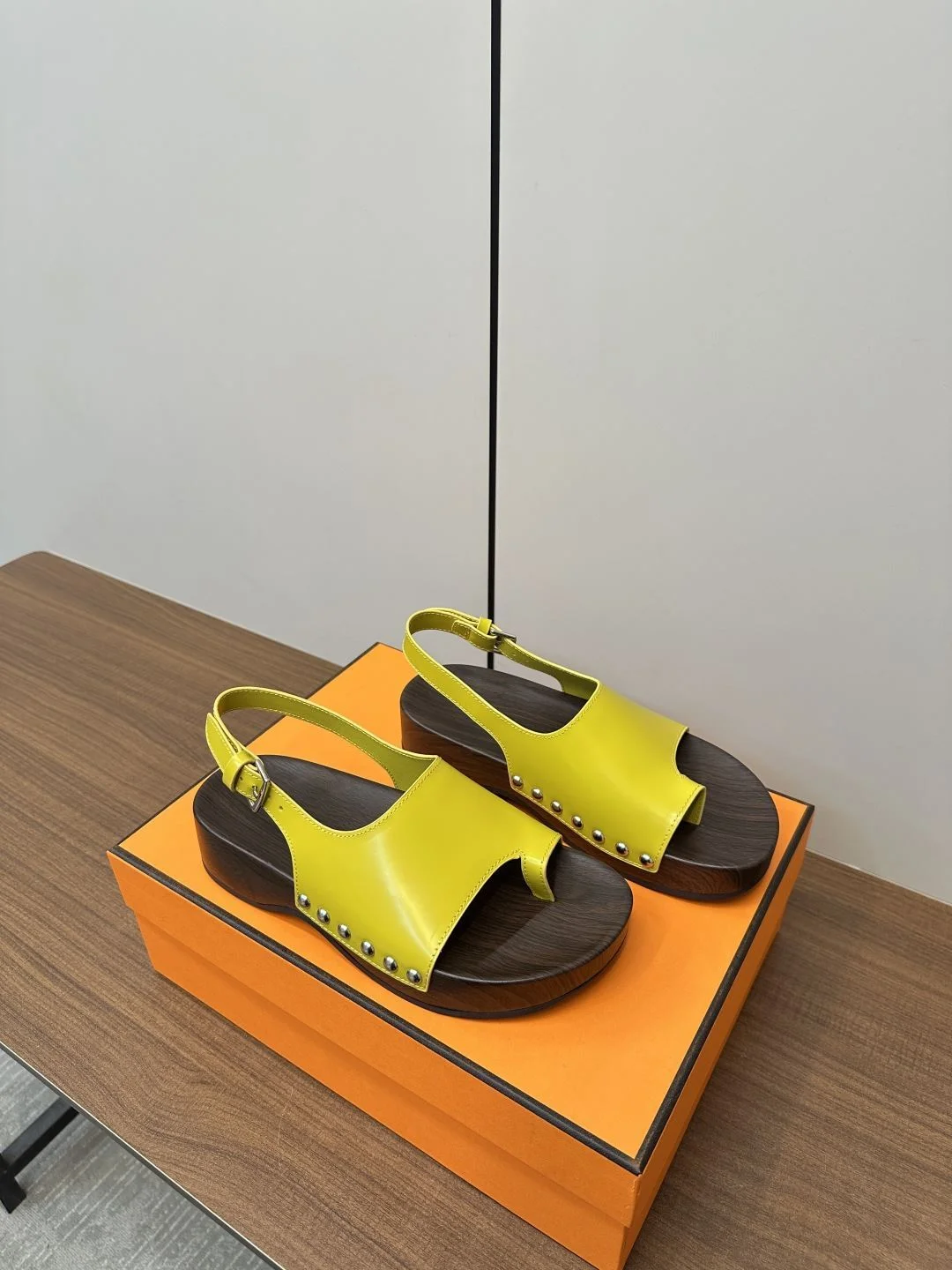 Neat Hermes Slippers 26418