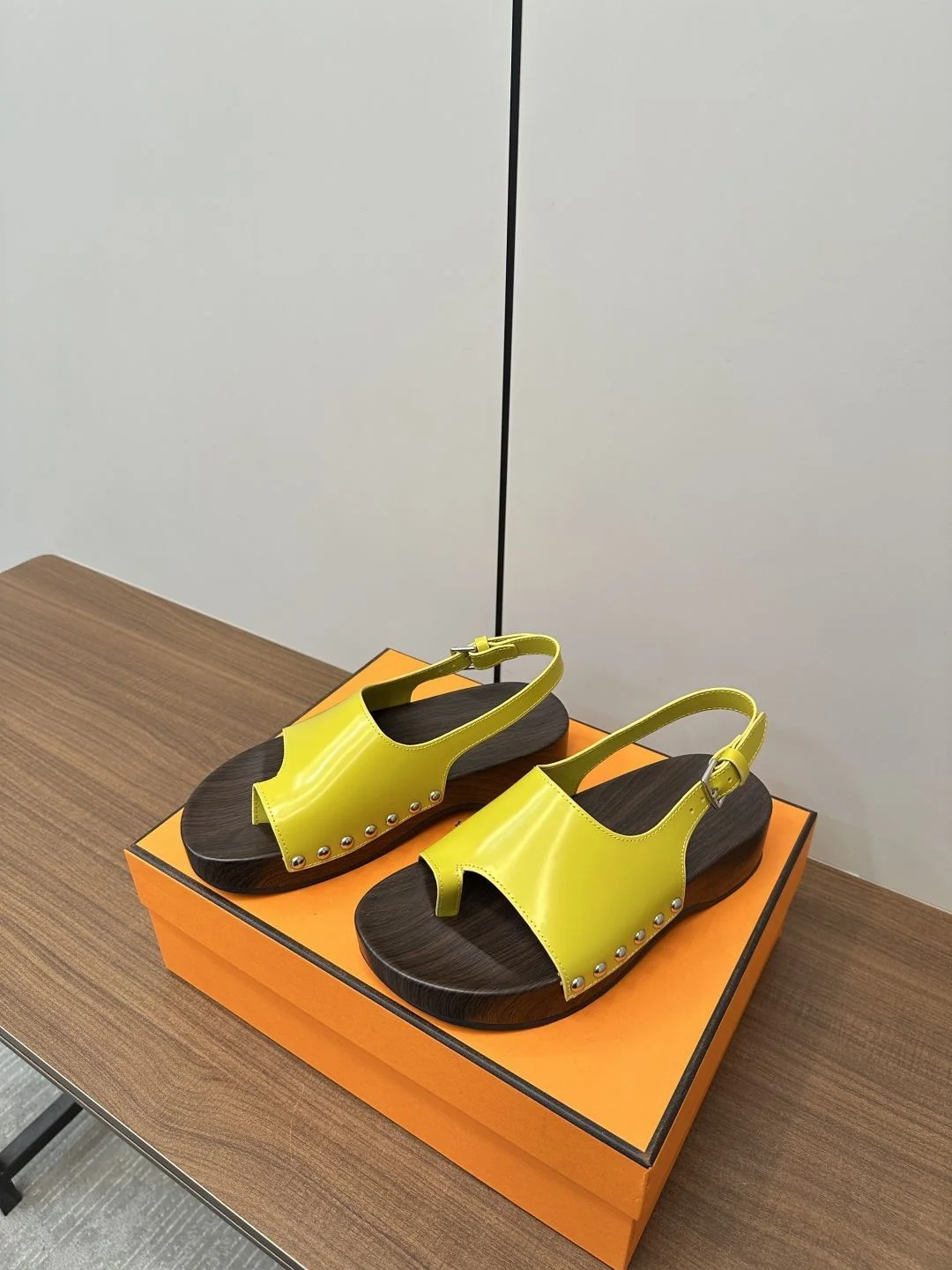 Neat Hermes Slippers 26418