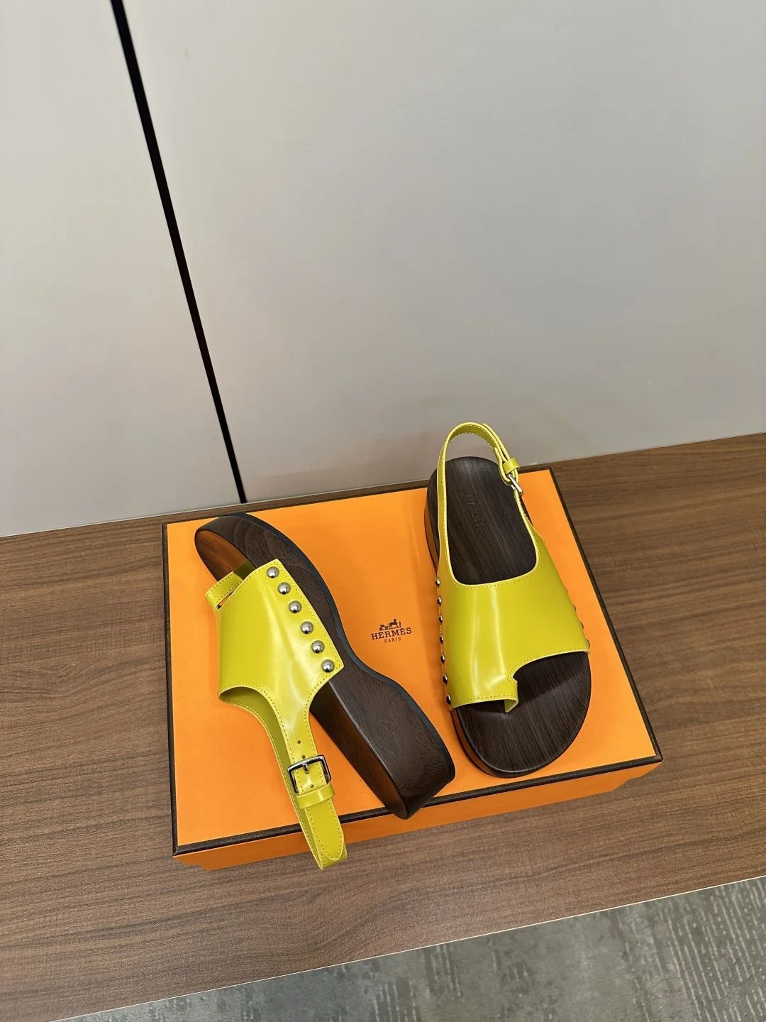 Neat Hermes Slippers 26418