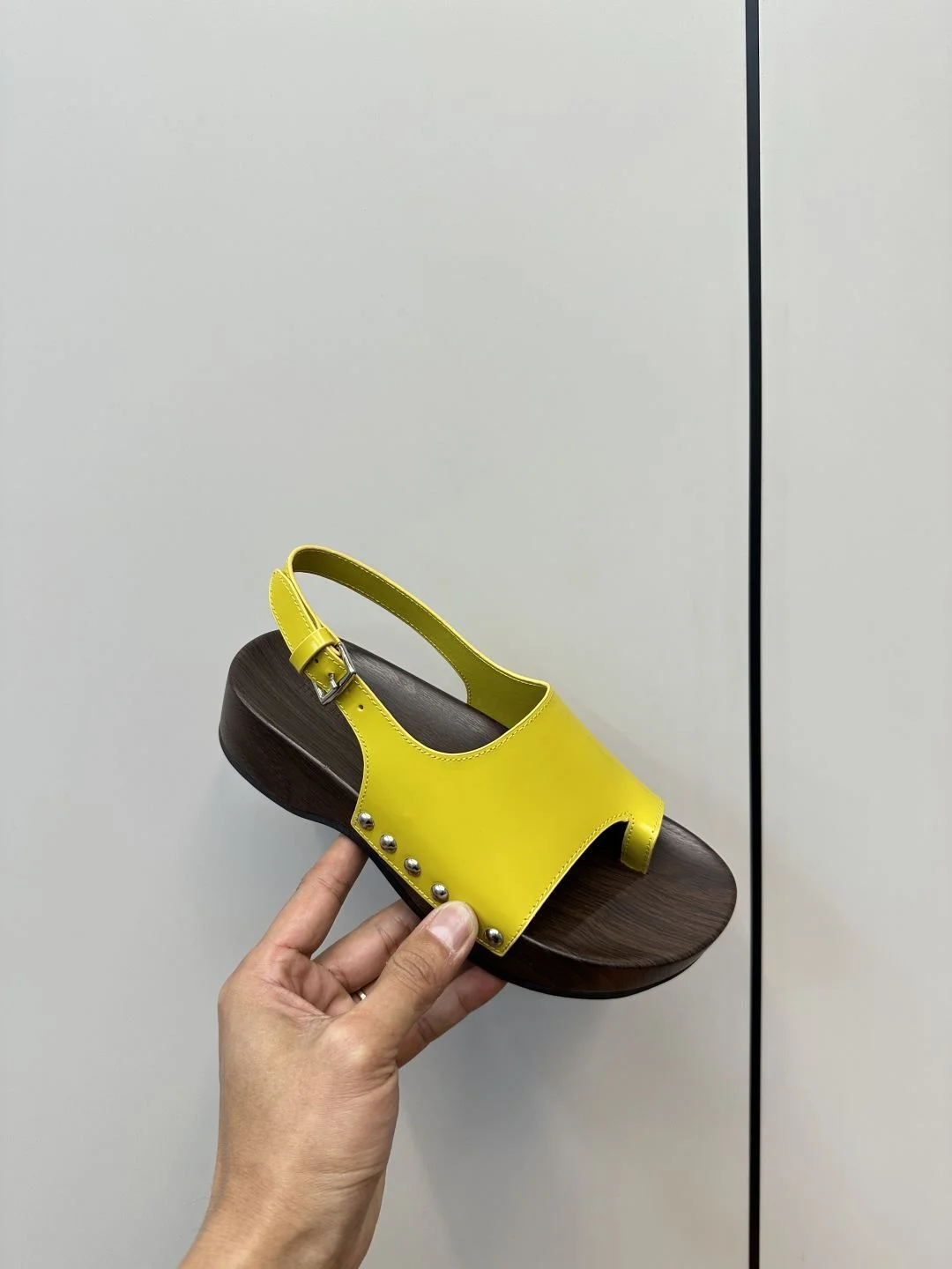 Neat Hermes Slippers 26418