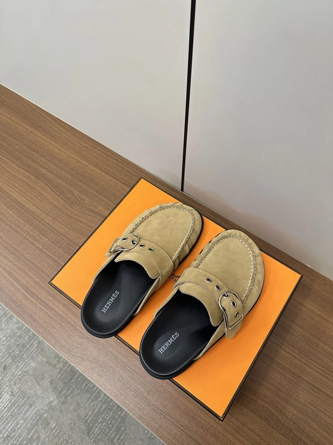 Tailored Hermes Slippers 26412