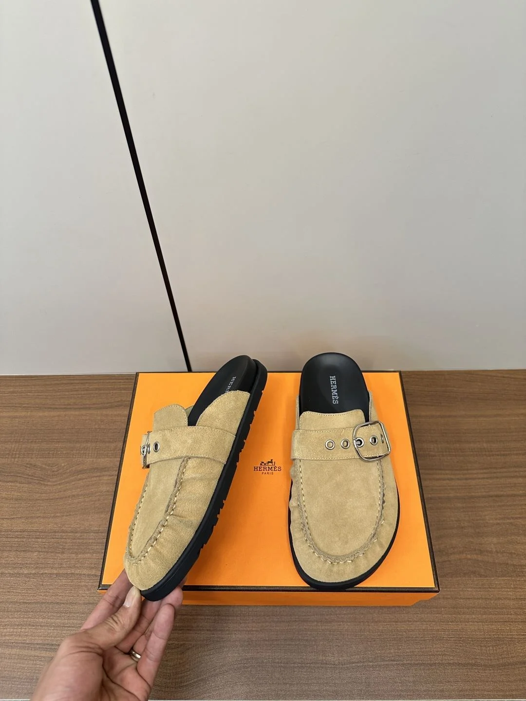 Tailored Hermes Slippers 26412