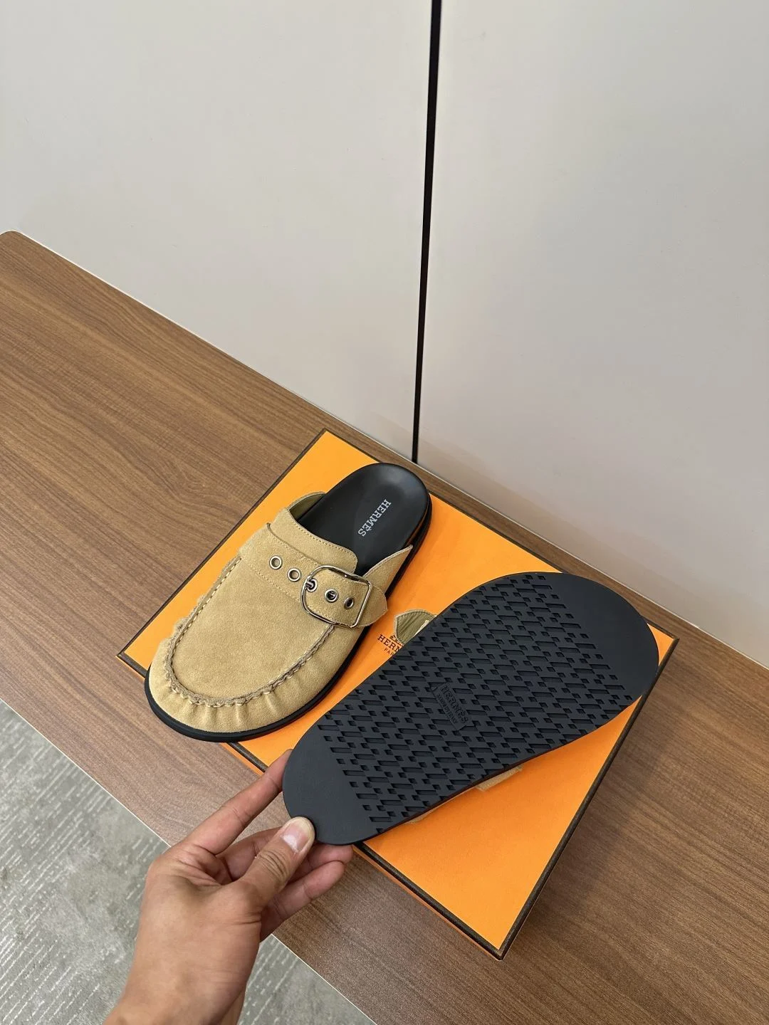 Tailored Hermes Slippers 26412