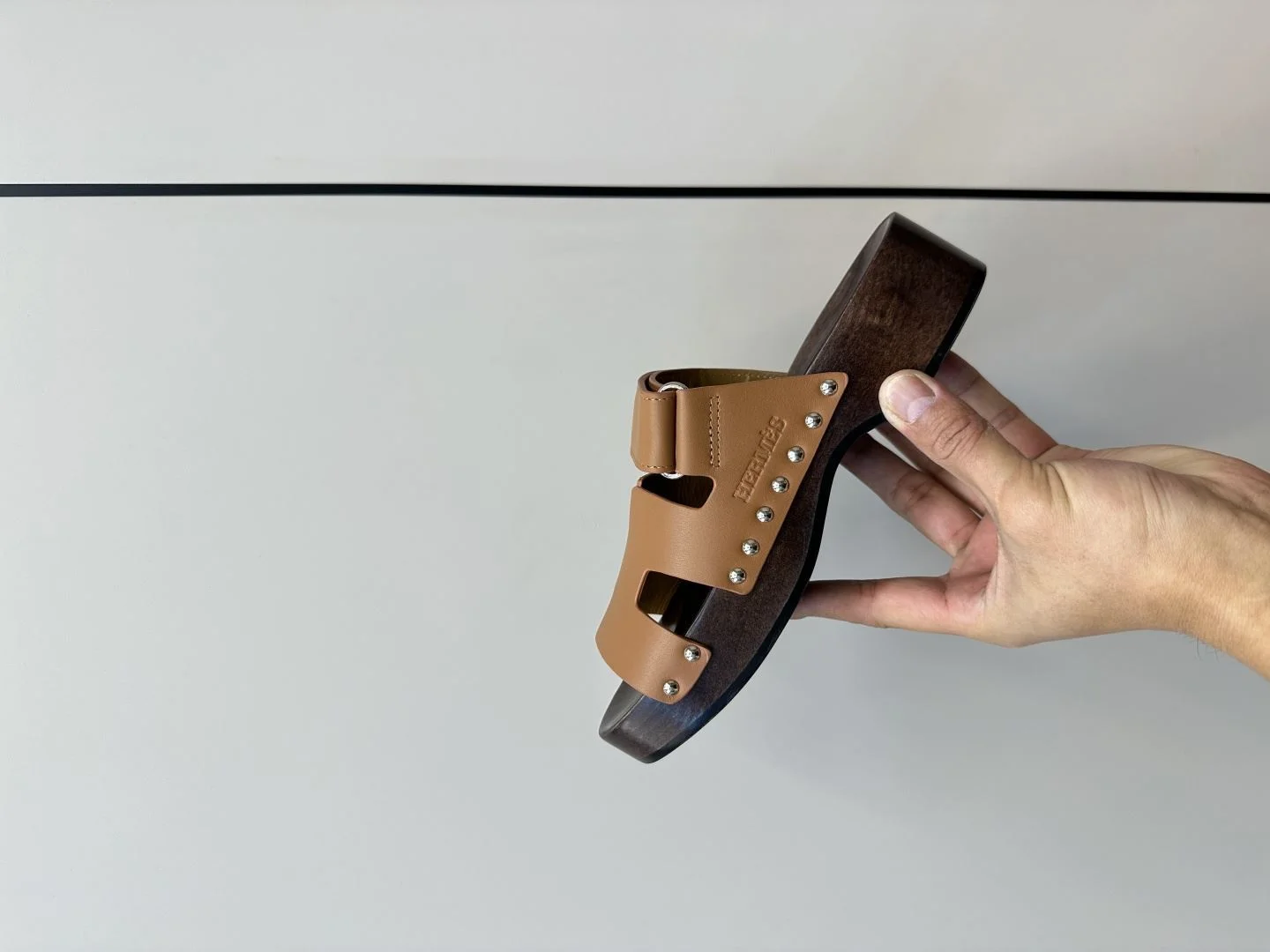 Resilient Hermes Slippers 26407