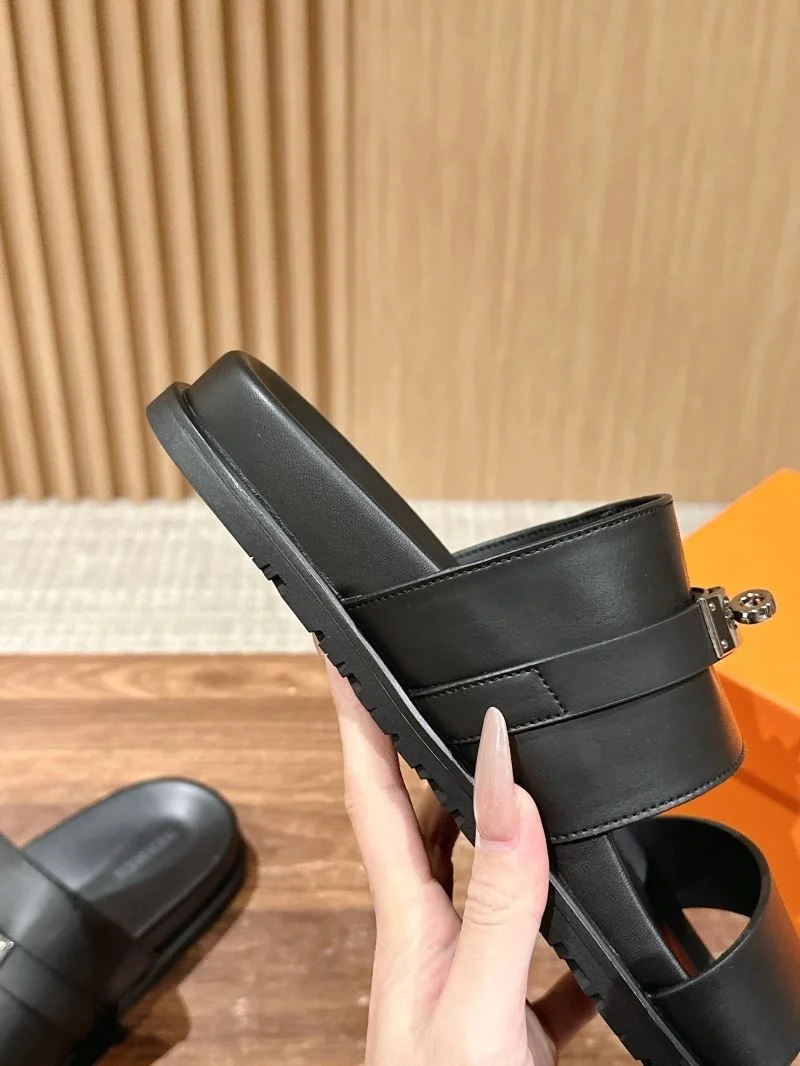 RelaxedFit Hermes Slippers 26358