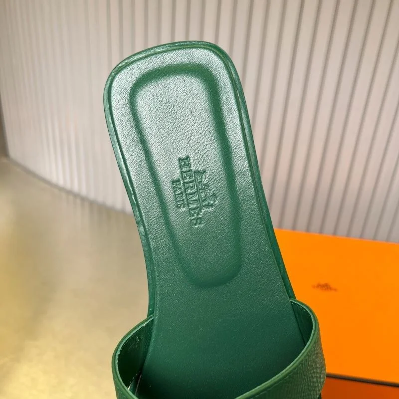 Minimalist Hermes Slippers 26309