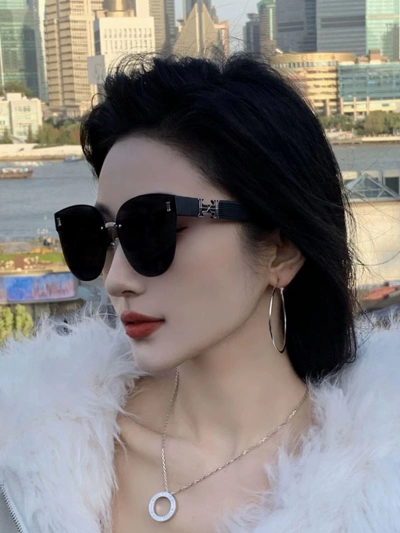 Effortless Hermes Sunglasses 280221