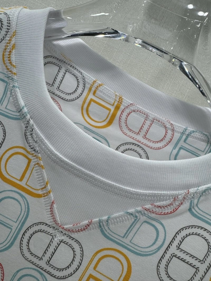 Versatile Hermes T-Shirts 129343