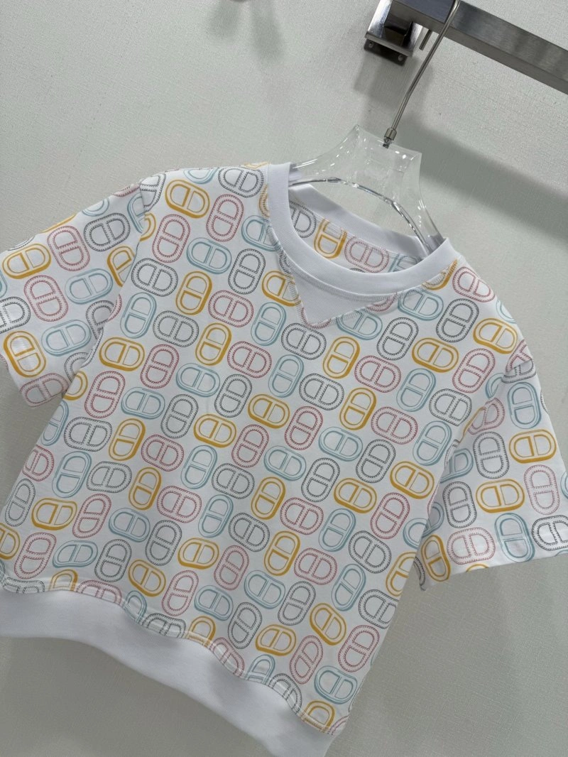 Versatile Hermes T-Shirts 129343