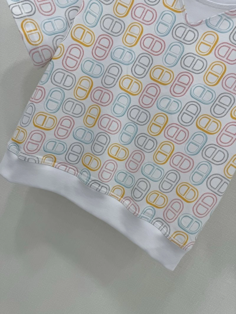 Versatile Hermes T-Shirts 129343