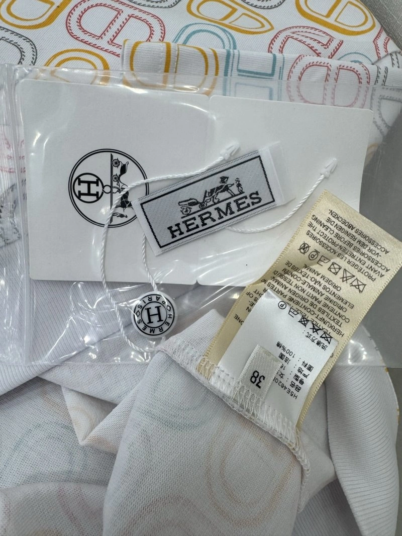 Versatile Hermes T-Shirts 129343