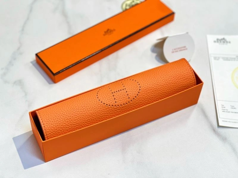 Minimalist Hermes Trays 274737
