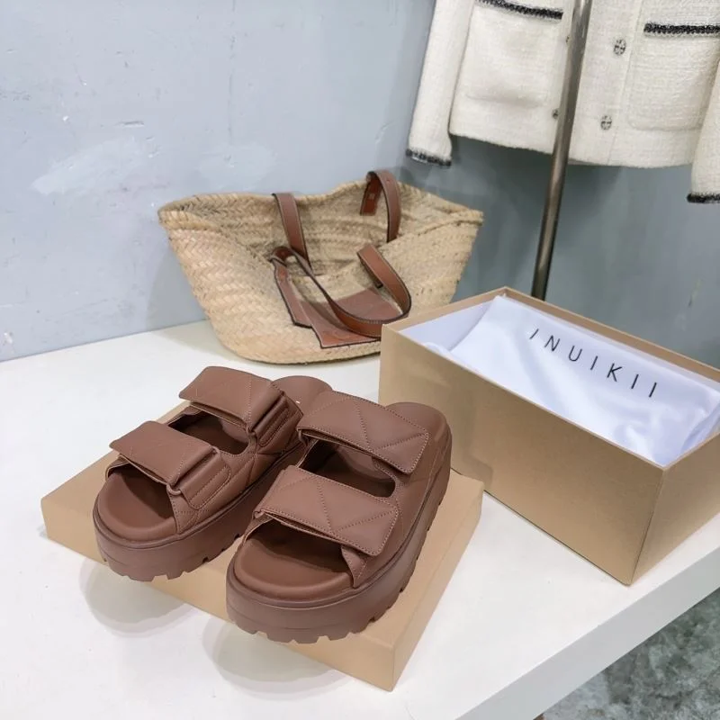 Practical Inuikii Sandals 12277