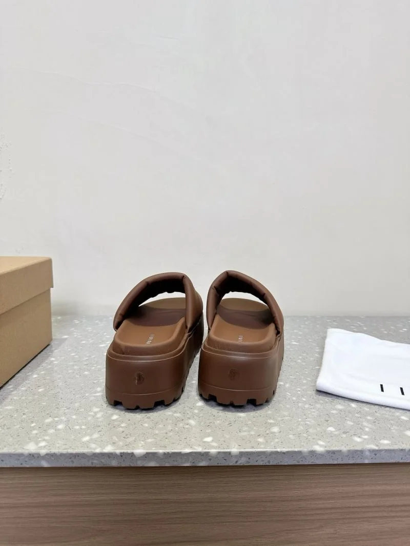 Functional Inuikii Sandals 9954