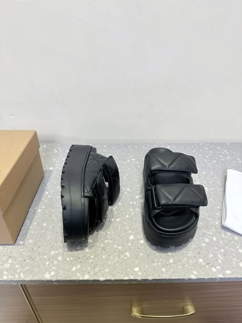 Sleek Inuikii Sandals 9950