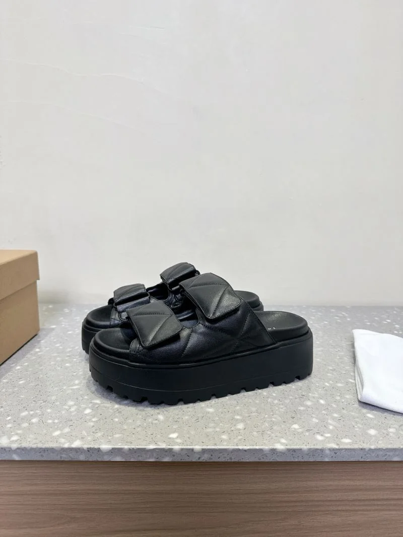Sleek Inuikii Sandals 9950