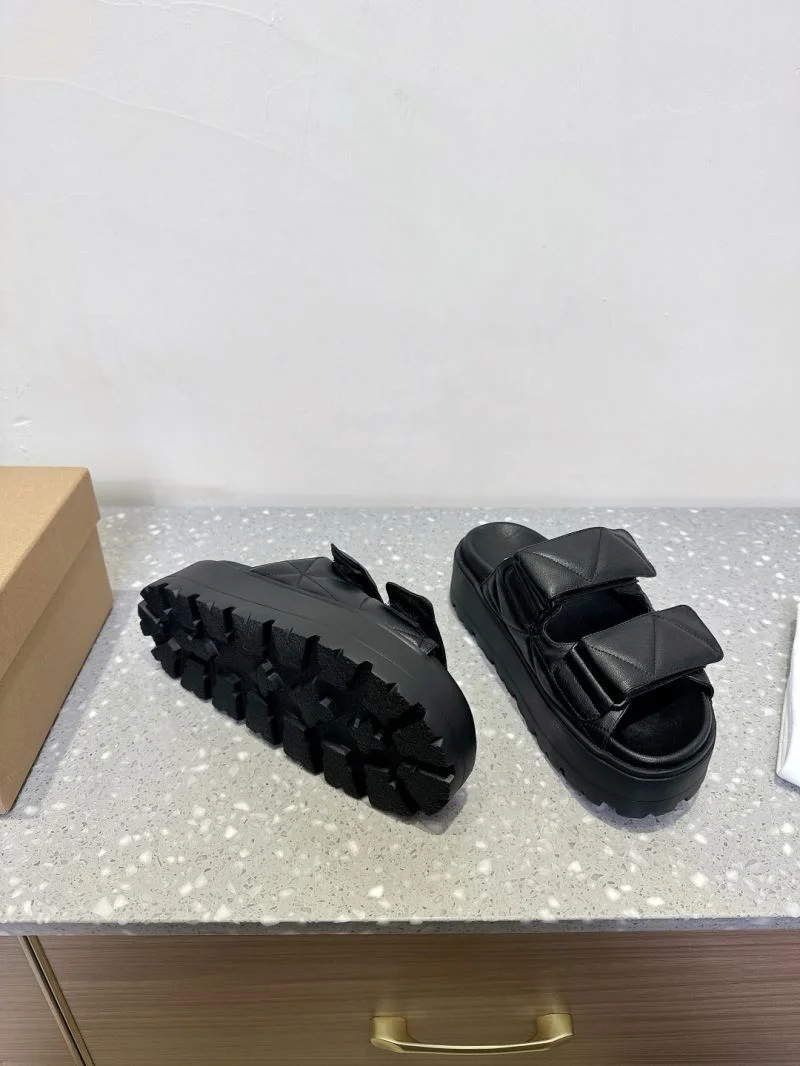 Sleek Inuikii Sandals 9950