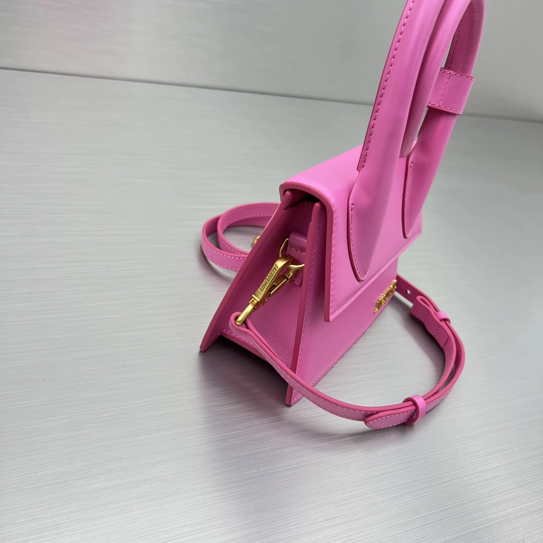Versatile Jacquemus Top Handle Bags 69551