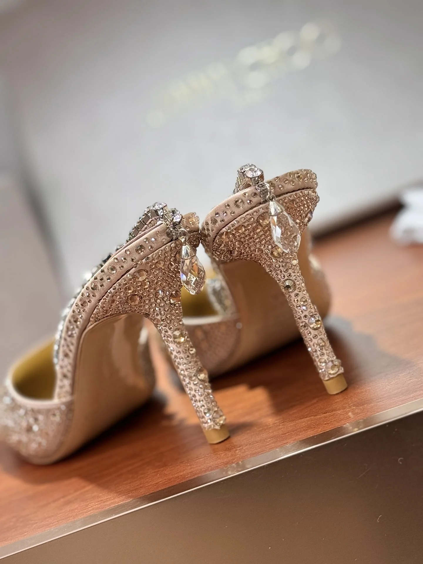 Flexible Jimmy Choo Sandals 7960