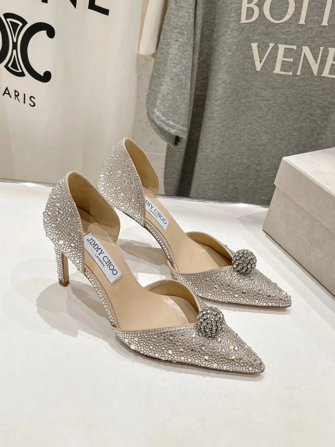 Trendsetting Jimmy Choo Sandals 7988