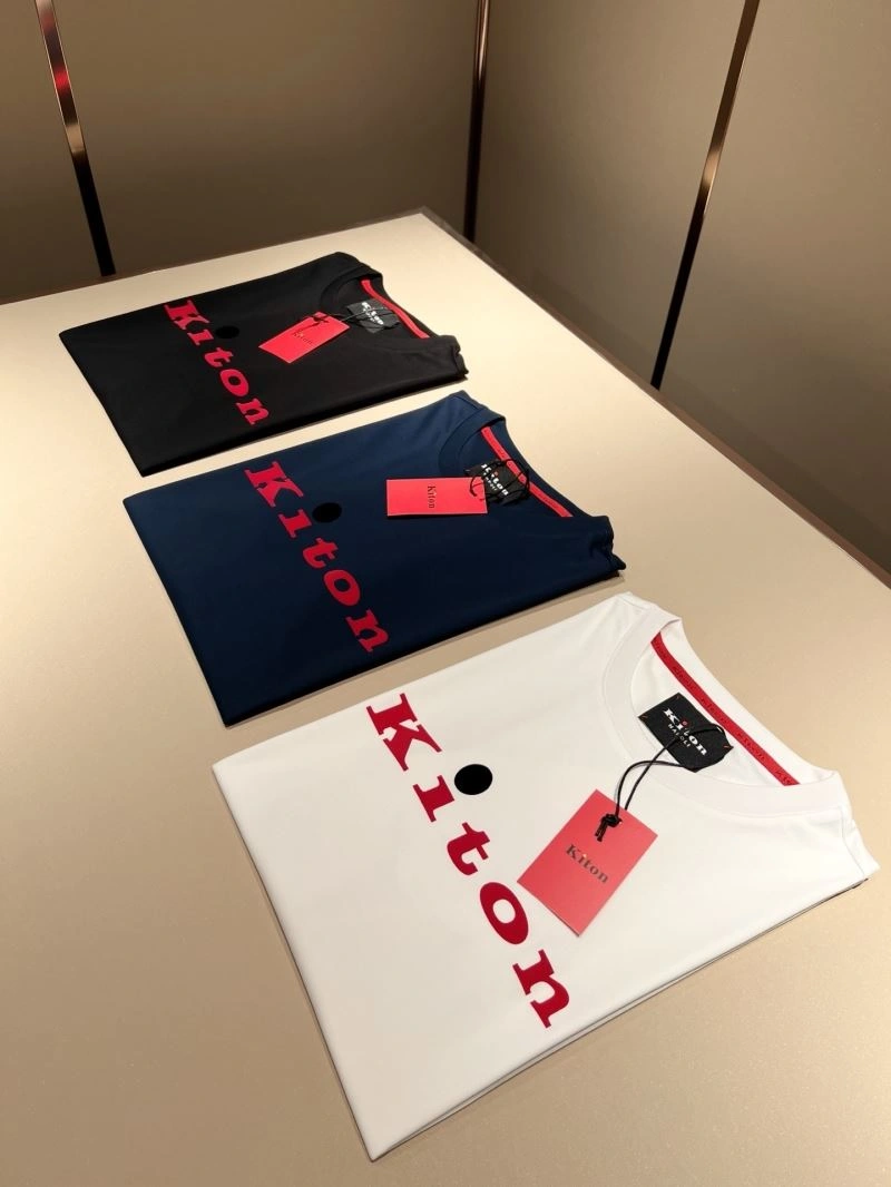 Kiton T-Shirts Vibrant 161741